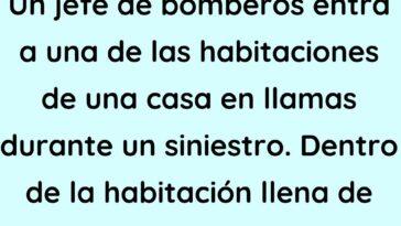 Un jefe de bomberos entra a una de las
