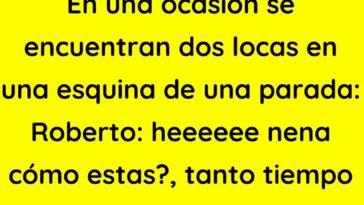 Dos amigas locas en una esquina