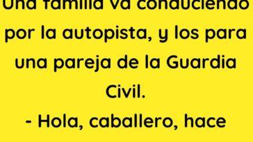 Una familia va conduciendo por la autopista