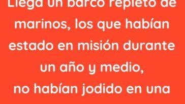 Llega un barco repleto de marinos