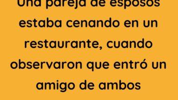 Una pareja de esposos estaba cenando en un restaurante