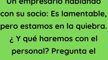 Un empresario hablando con su socio