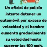 Un policia intenta detener un coche